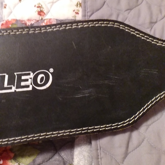 VALEO Weight Lifting Belt for Back Support All Leather In Good Condition - Picture 7 of 8